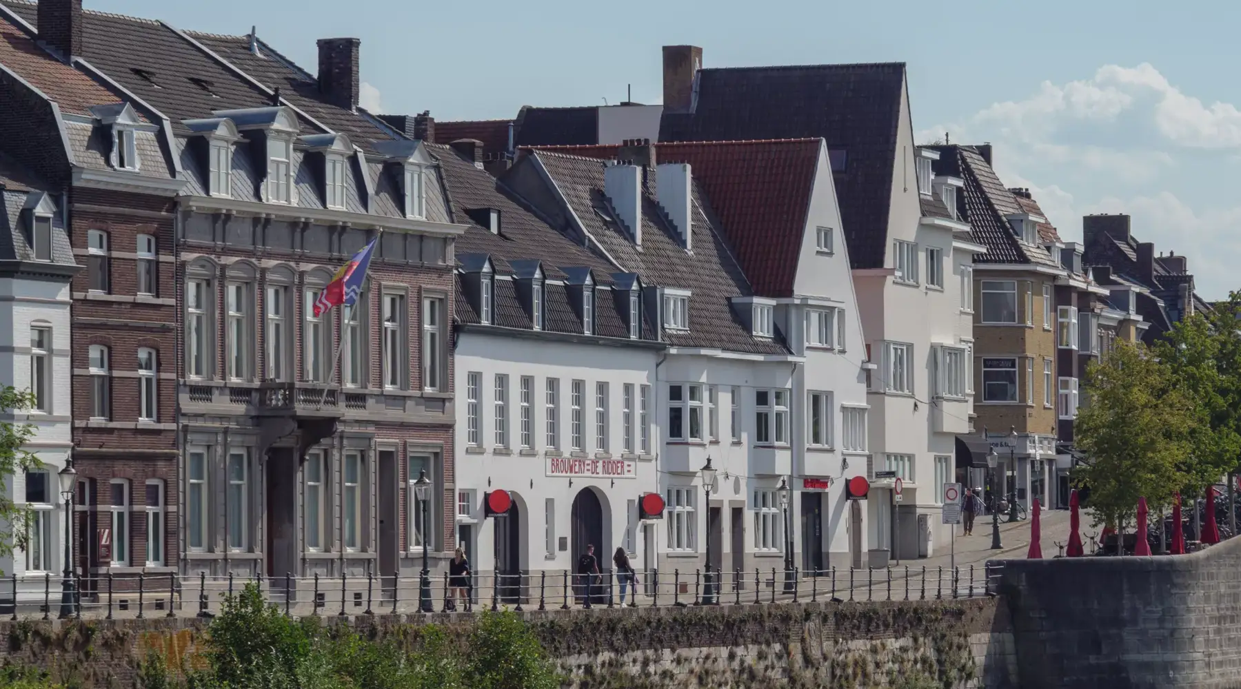 Energielabel Monumenten Maastricht, foto van skyline van Maastricht aan de Maas